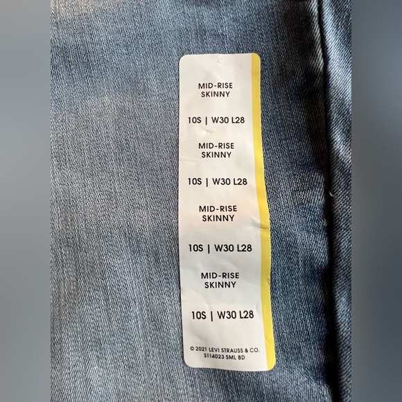 NWT Levi Mid rise skinny. Light wash blue. Women’s size 10. - Picture 5 of 7
